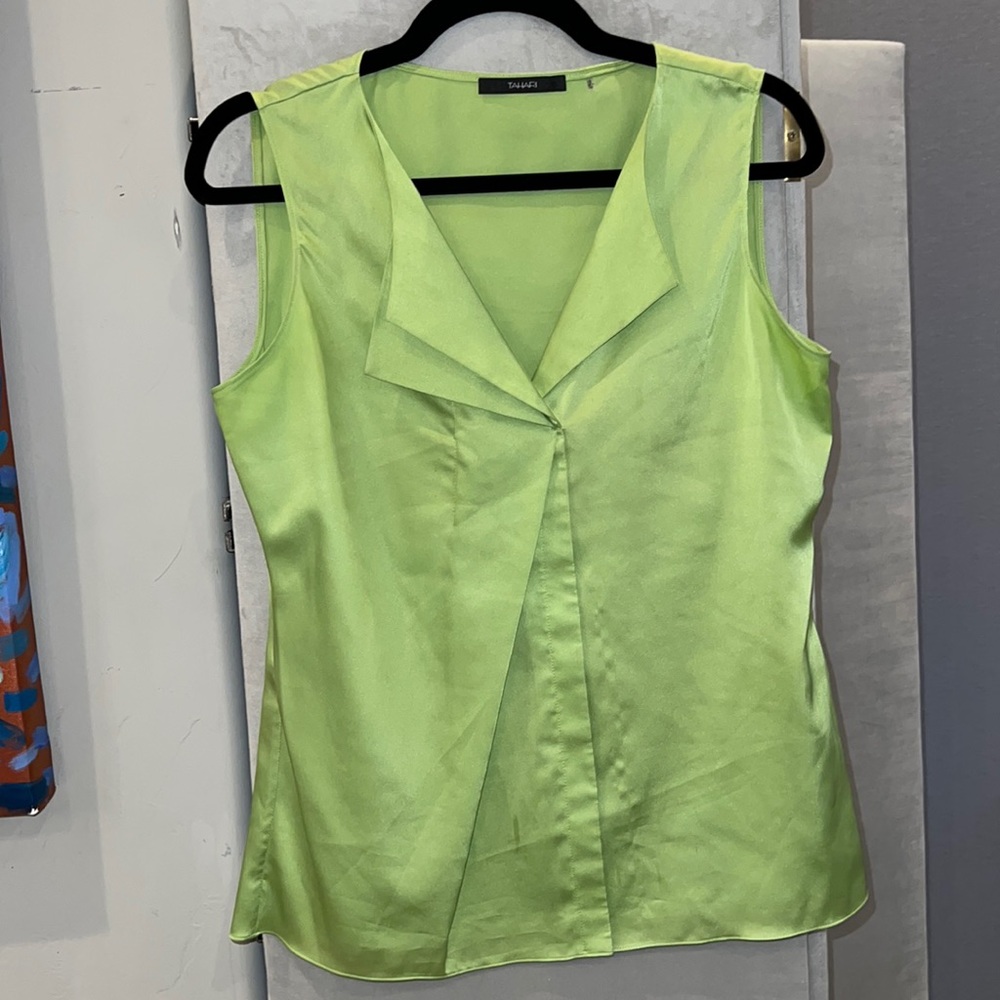 Nwot Tahari lime green top size S P